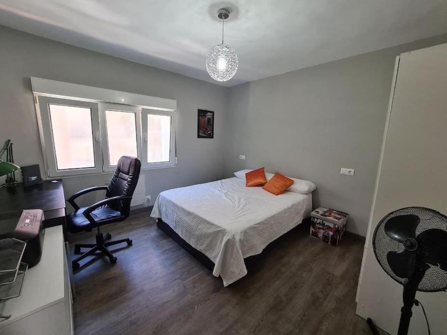 A Un Paso De La Playa, Amplio Apartament *